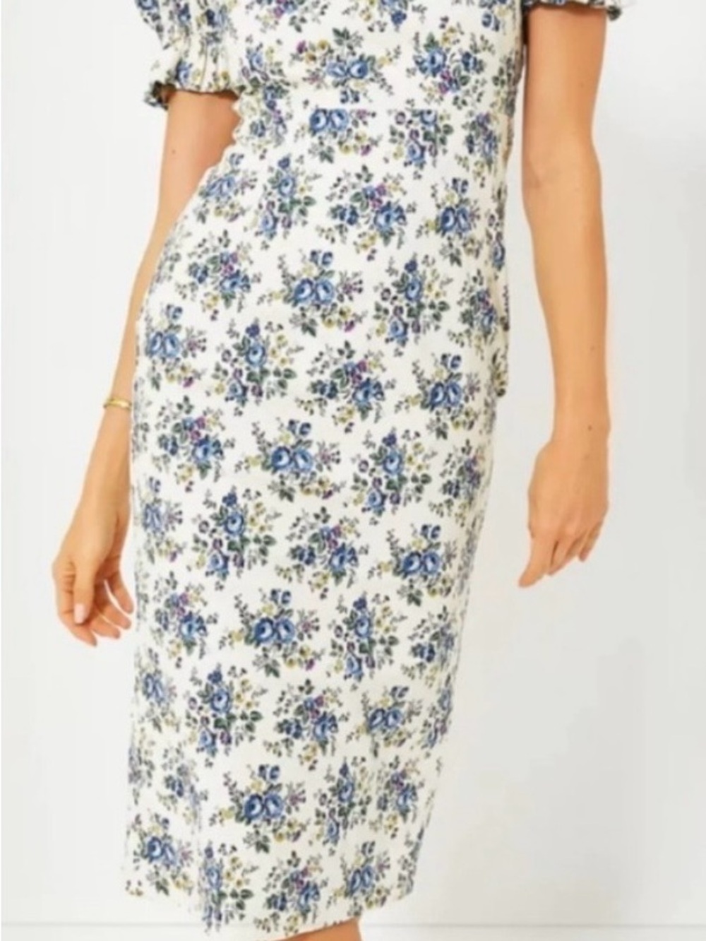 Hyacinth House Tuckernuck Floral Midi Dress in White and Blue *Read description*